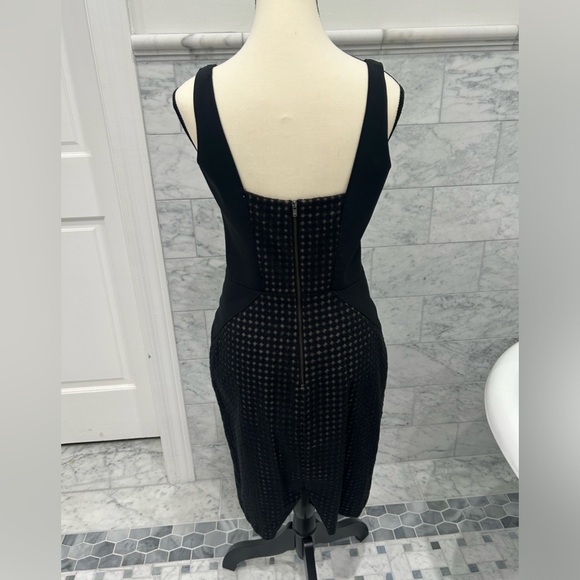 SZ 4 Maggy London LBD - Picture 3 of 4